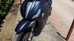 Piaggio Beverly 300 i.e. ABS-ASR (2016 - 20)  (2)