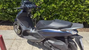 Piaggio Beverly 300 i.e. ABS-ASR (2016 - 20)  (3)