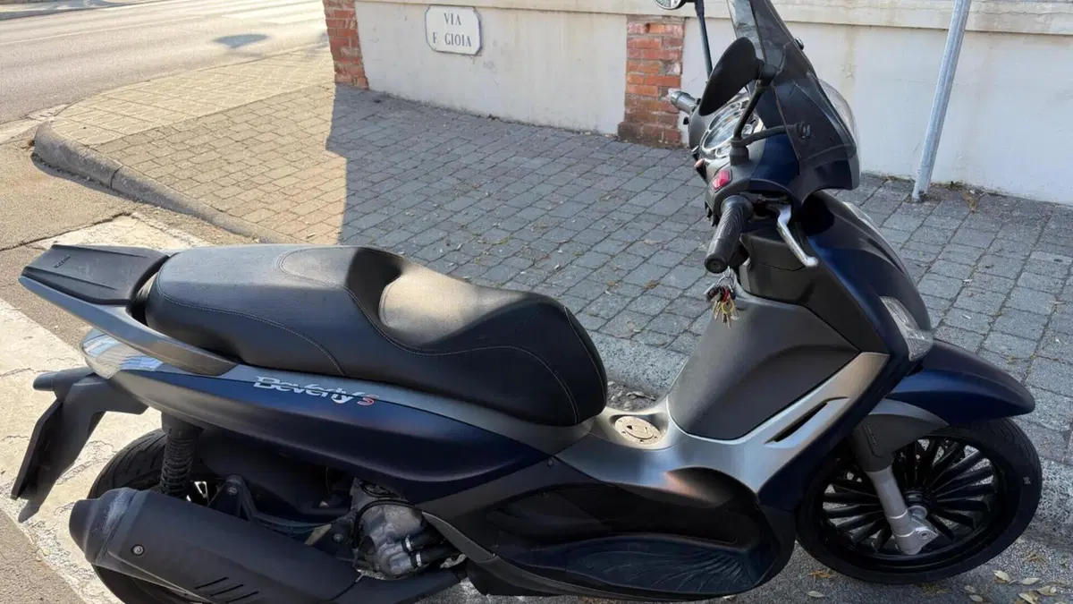 Piaggio Beverly 300 i.e. ABS-ASR (2016 - 20)  (4)