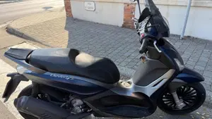 Piaggio Beverly 300 i.e. ABS-ASR (2016 - 20)  (4)