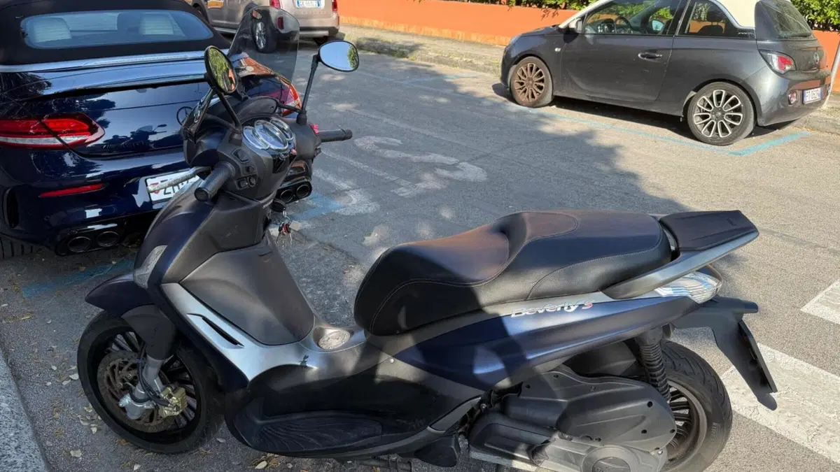 Piaggio Beverly 300 i.e. ABS-ASR (2016 - 20)  (5)