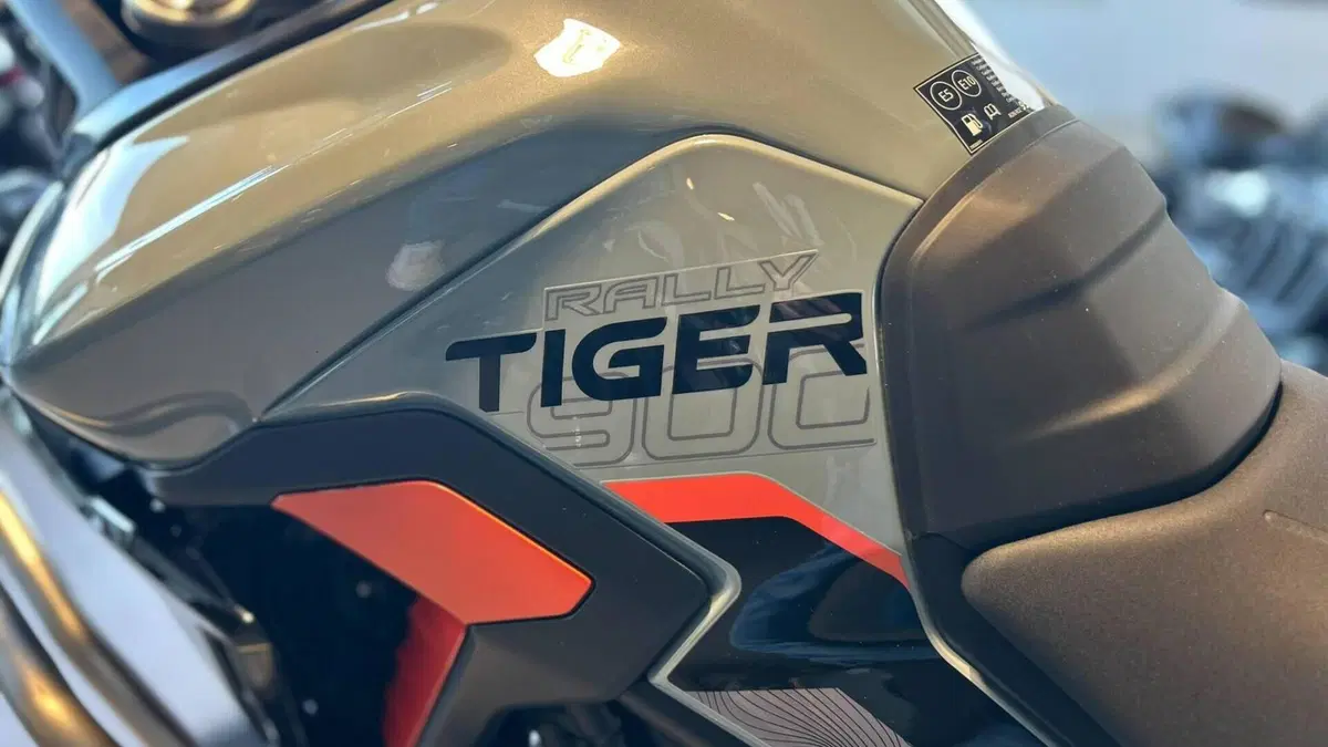 Triumph Tiger 900 Desert Special Edition (2026)  (6)