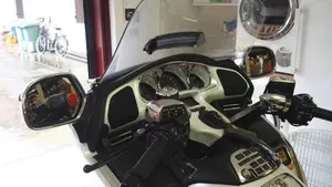 Honda GL 1800 Gold Wing (2000 - 05)  (10)