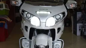 Honda GL 1800 Gold Wing (2000 - 05)  (4)