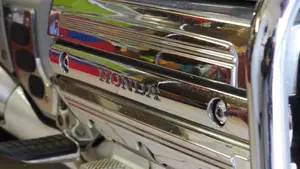 Honda GL 1800 Gold Wing (2000 - 05)  (13)