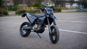 Husqvarna 701 Supermoto (2022) 