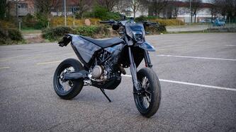 Husqvarna 701 Supermoto (2022) usata