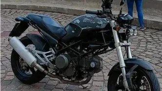 Ducati Monster 600 Dark (1998 - 01) usata