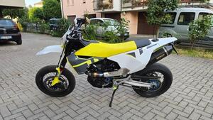 Husqvarna 701 Supermoto (2022) 