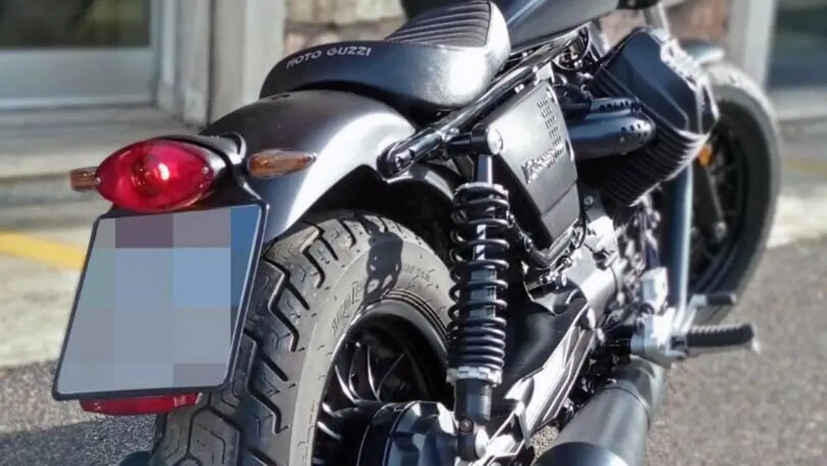 Moto Guzzi V9 Bobber Special Edition (2023 - 25)  (10)