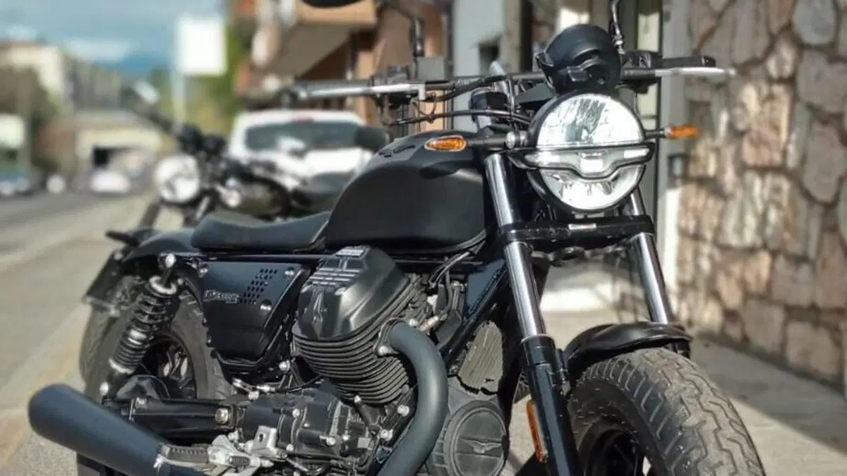 Moto Guzzi V9 Bobber Special Edition (2023 - 25)  (2)