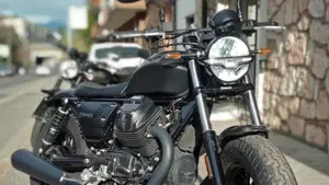 Moto Guzzi V9 Bobber Special Edition (2023 - 25)  (2)
