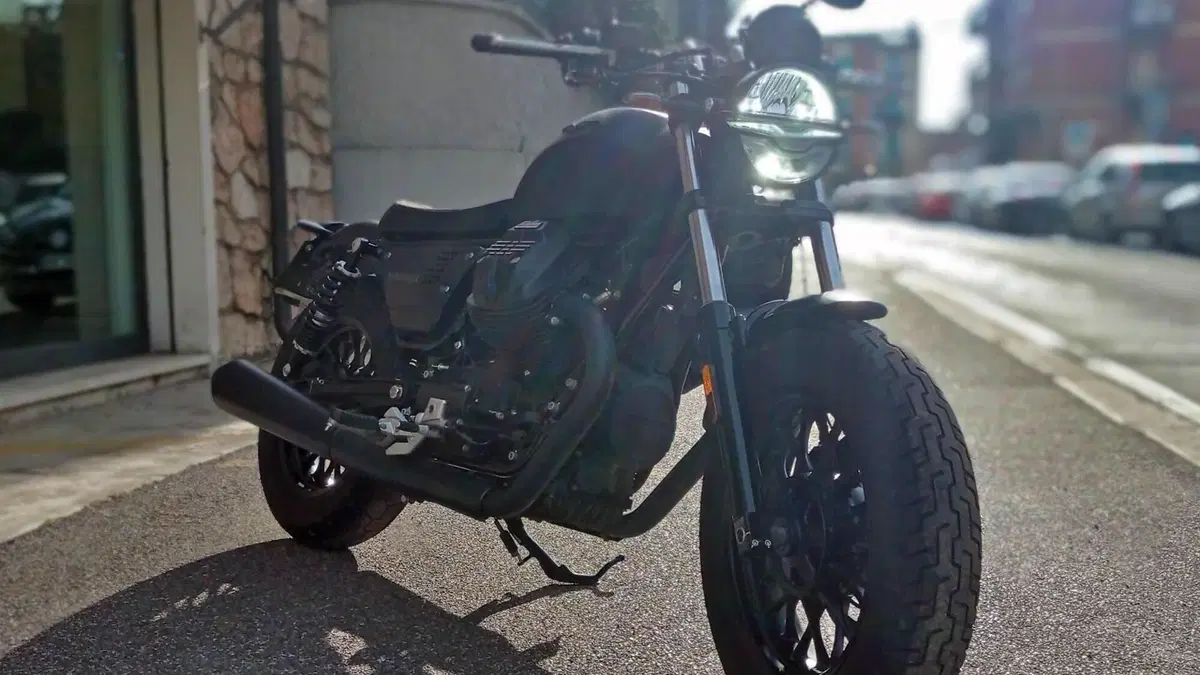 Moto Guzzi V9 Bobber Special Edition (2023 - 25)  (3)