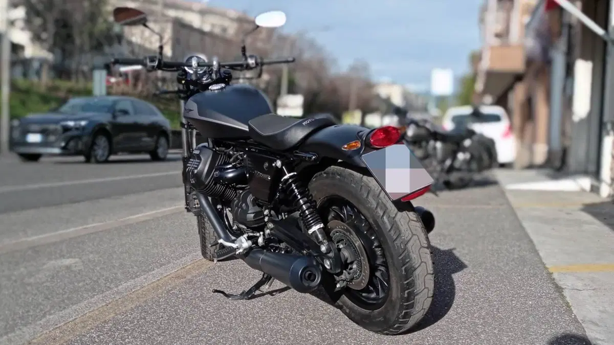 Moto Guzzi V9 Bobber Special Edition (2023 - 25)  (6)