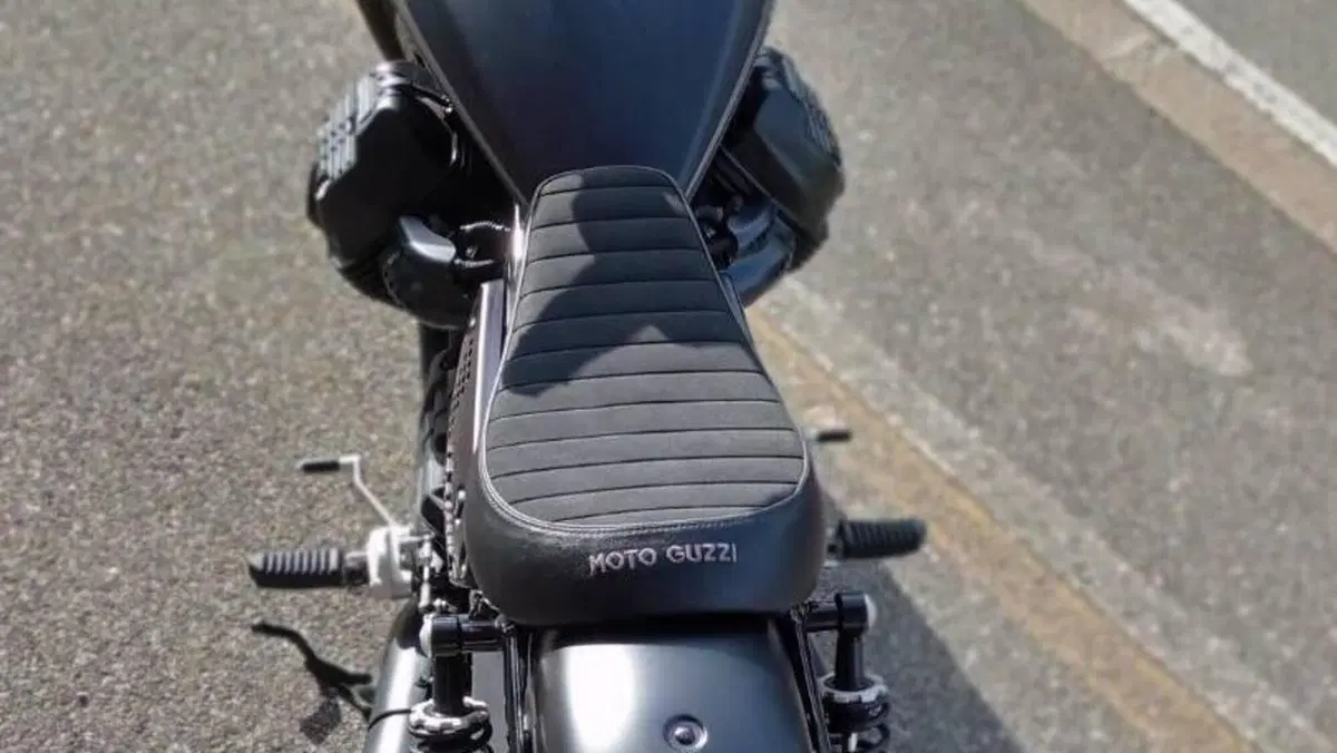Moto Guzzi V9 Bobber Special Edition (2023 - 25)  (11)