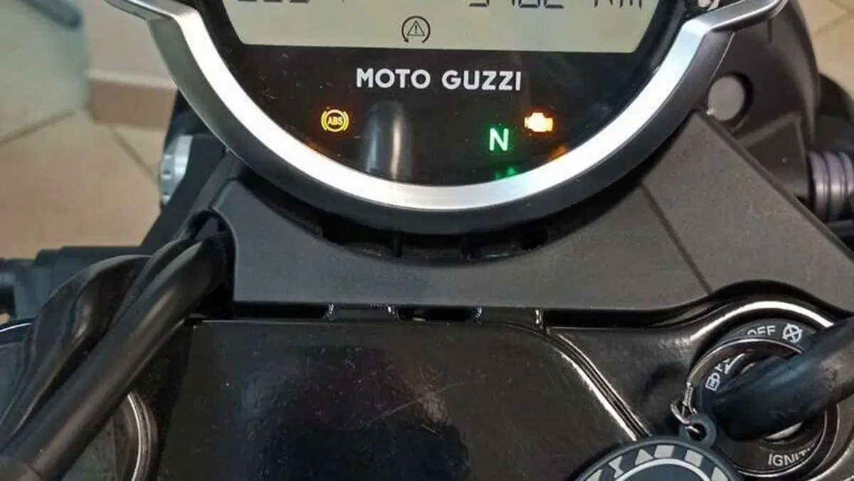 Moto Guzzi V9 Bobber Special Edition (2023 - 25)  (13)