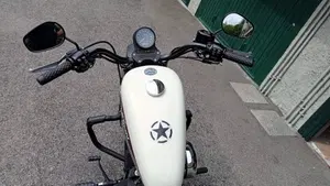 Harley-Davidson 883 R (2008 - 16) - XL 883R  (2)