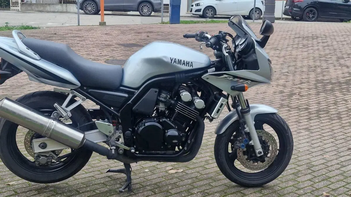Yamaha FZS 600 Fazer (2002 - 03)  (2)