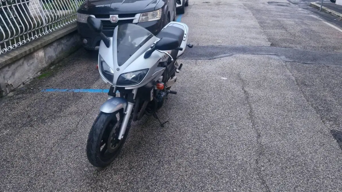 Yamaha FZS 600 Fazer (2002 - 03)  (5)
