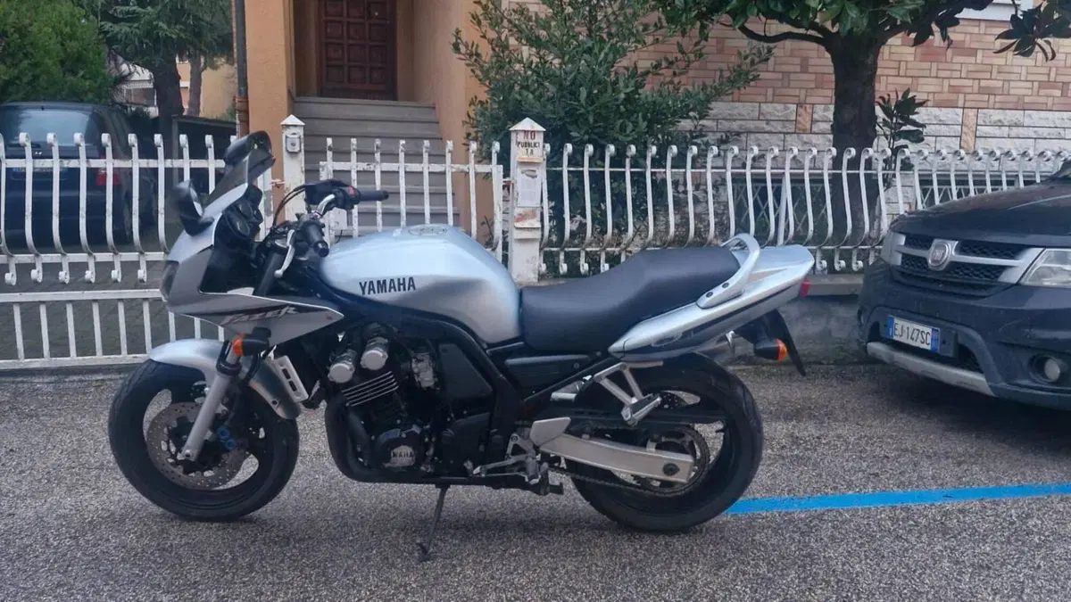 Yamaha FZS 600 Fazer (2002 - 03)  (6)