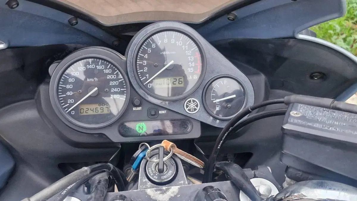 Yamaha FZS 600 Fazer (2002 - 03)  (9)