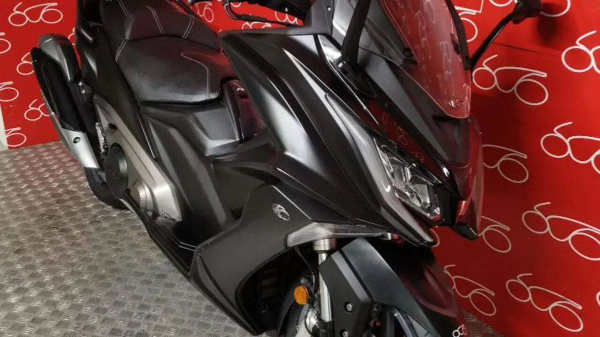Kymco AK 550 ETS (2021 - 26)  (2)