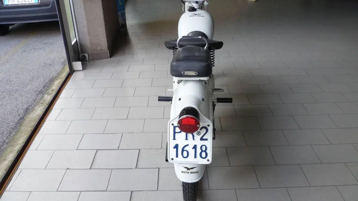 Moto Guzzi   (8)