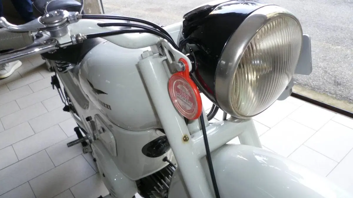 Moto Guzzi   (9)
