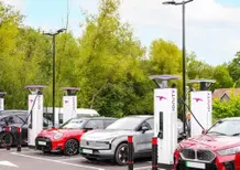 Auto elettriche in Europa 2025: la Norvegia sfiora il 100%, ma metà continente resta ancorata al motore termico