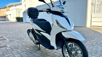 Piaggio Beverly 300 Hpe (2021) usata