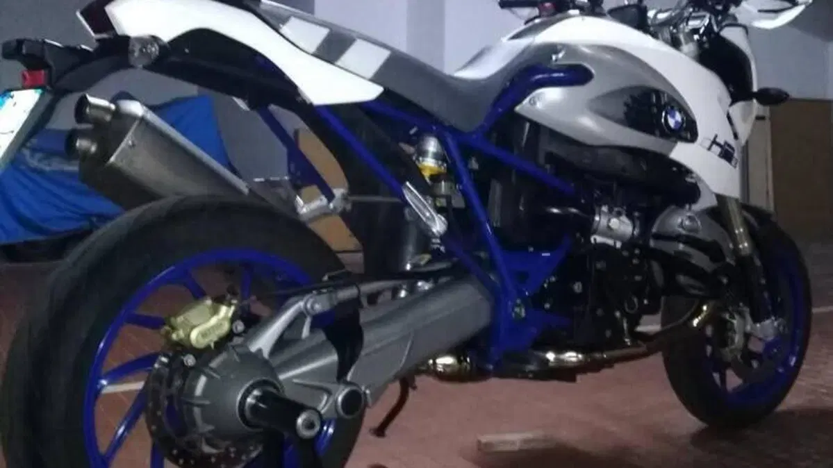 Bmw HP2 Megamoto  (3)