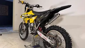 Suzuki RM 125 (2002 - 03)  (4)