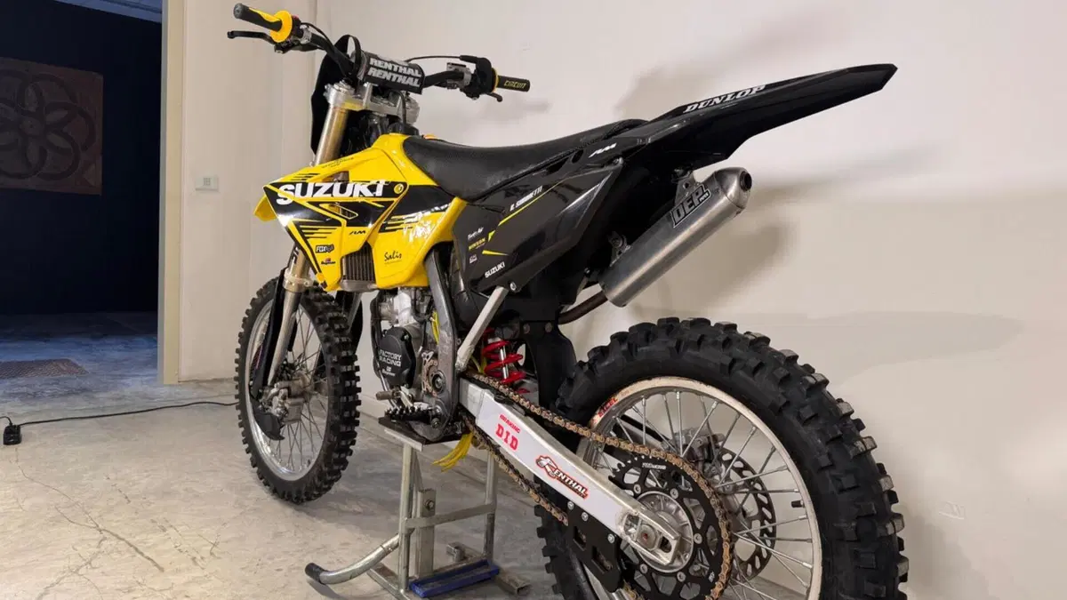 Suzuki RM 125 (2002 - 03)  (7)