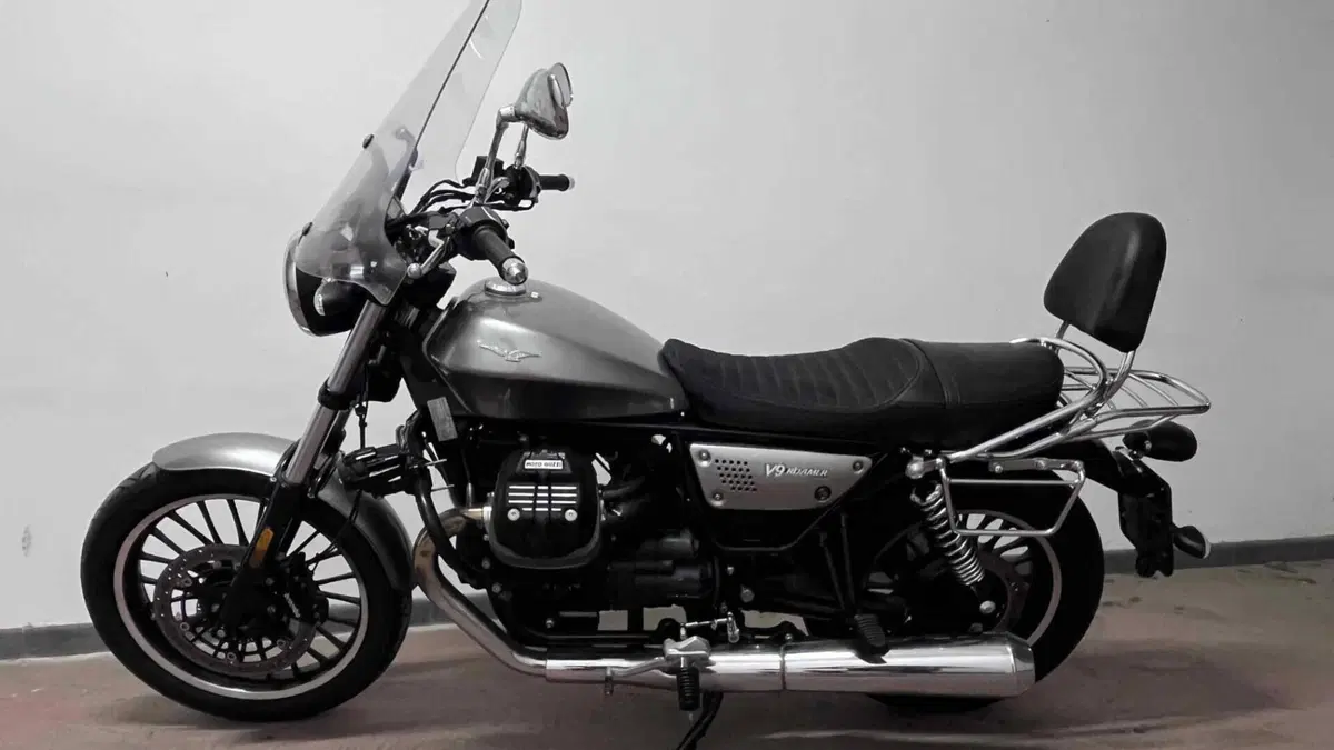 Moto Guzzi V9 Roamer (2021 - 24) 