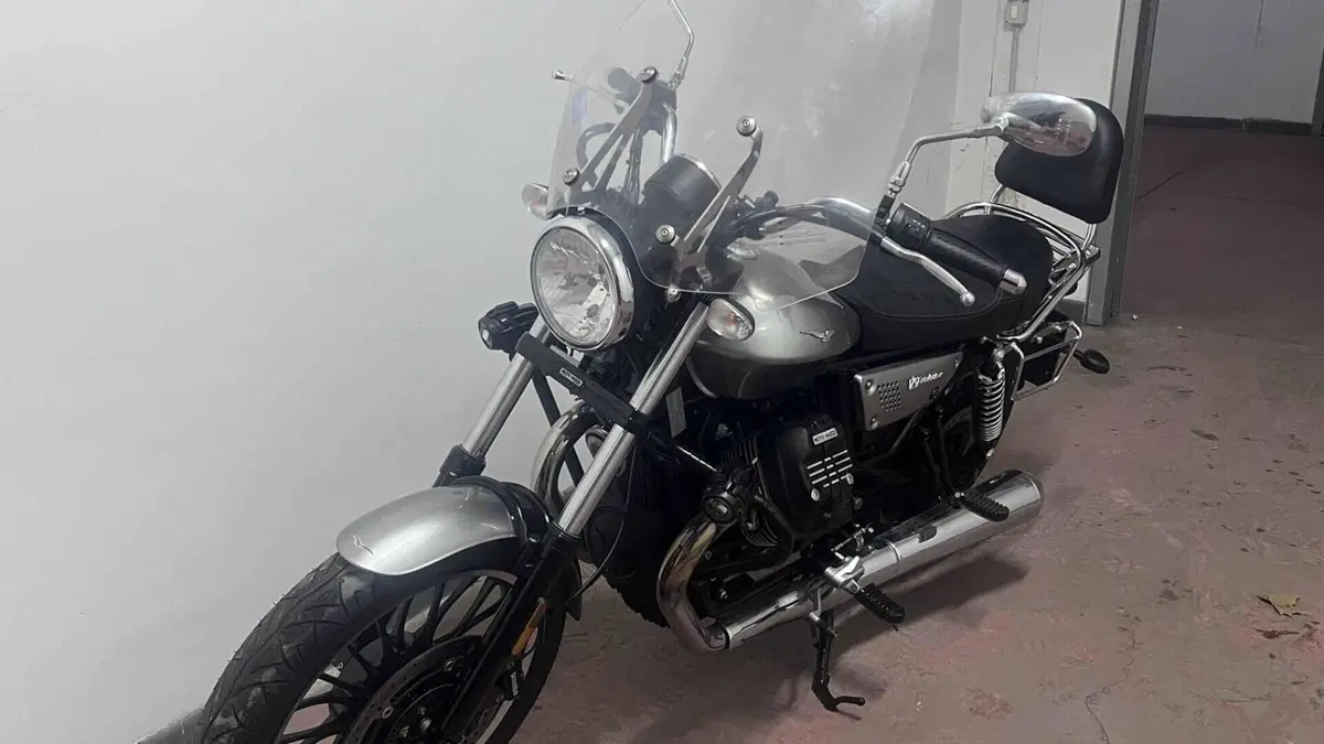 Moto Guzzi V9 Roamer (2021 - 24)  (2)