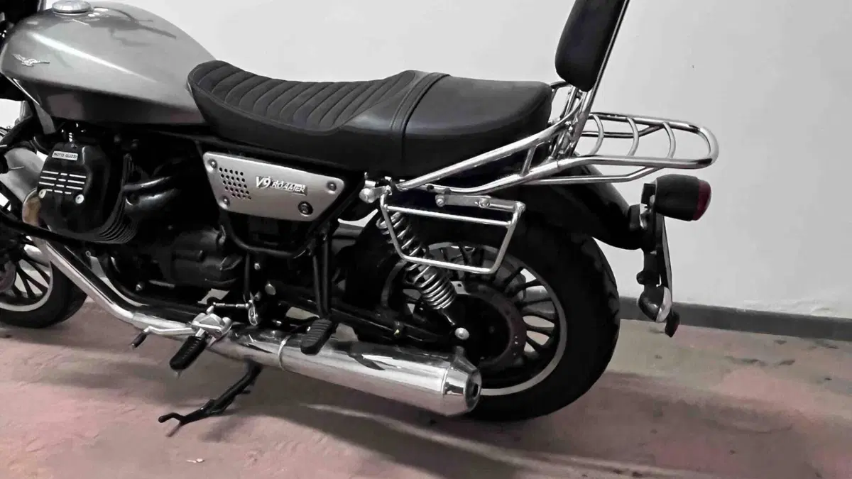 Moto Guzzi V9 Roamer (2021 - 24)  (4)