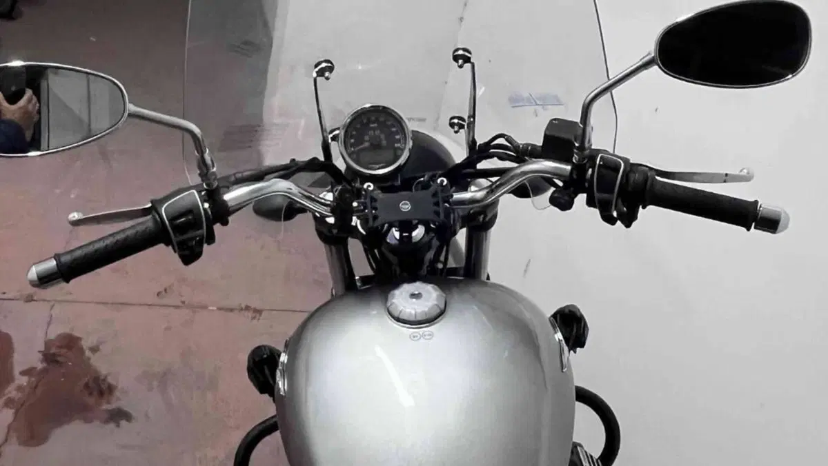 Moto Guzzi V9 Roamer (2021 - 24)  (5)