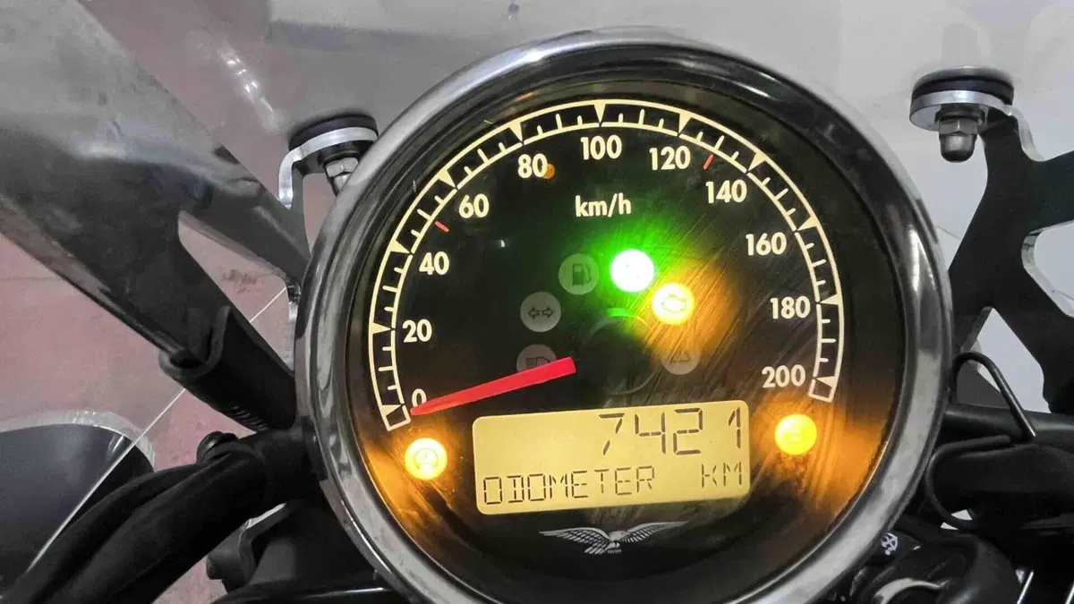 Moto Guzzi V9 Roamer (2021 - 24)  (6)