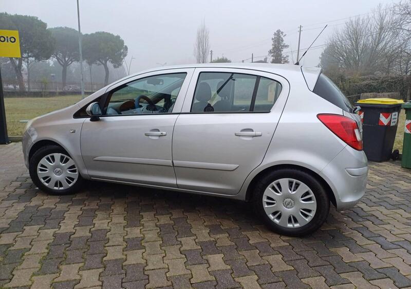 Opel Corsa 1.2 5 porte Club