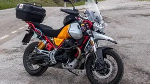 Moto Guzzi V85 TT Evocative Graphics (2021 - 23) 