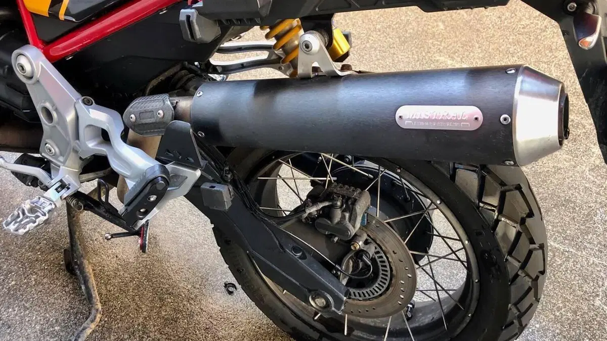 Moto Guzzi V85 TT Evocative Graphics (2021 - 23)  (4)