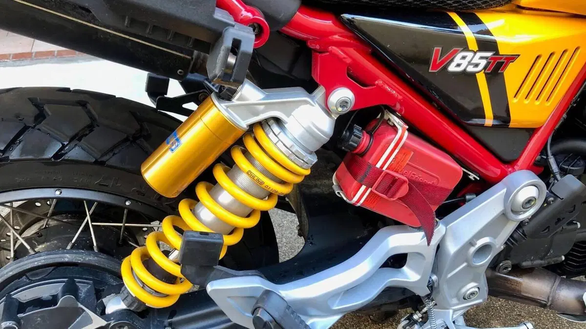 Moto Guzzi V85 TT Evocative Graphics (2021 - 23)  (5)