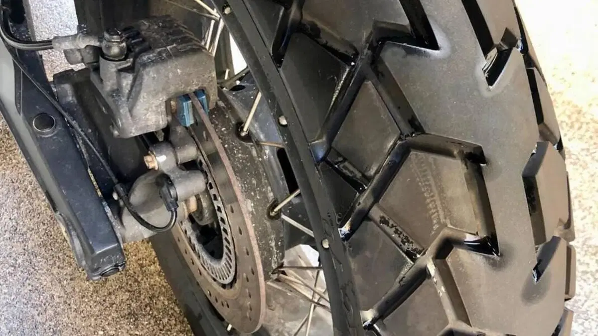 Moto Guzzi V85 TT Evocative Graphics (2021 - 23)  (7)