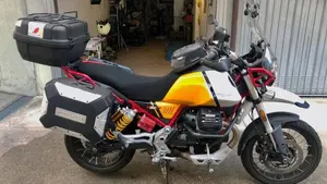 Moto Guzzi V85 TT Evocative Graphics (2021 - 23)  (10)