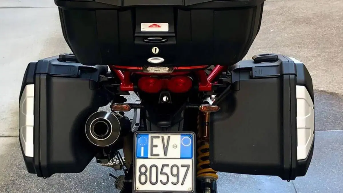 Moto Guzzi V85 TT Evocative Graphics (2021 - 23)  (11)