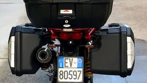 Moto Guzzi V85 TT Evocative Graphics (2021 - 23)  (11)