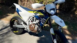 Husqvarna 701 Supermoto (2016) 