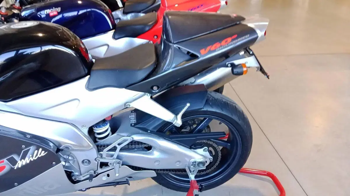 Aprilia RSV 1000 (1998 - 99)  (3)