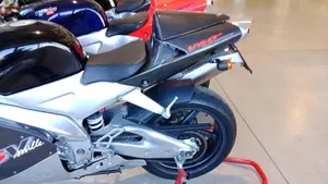 Aprilia RSV 1000 (1998 - 99)  (3)