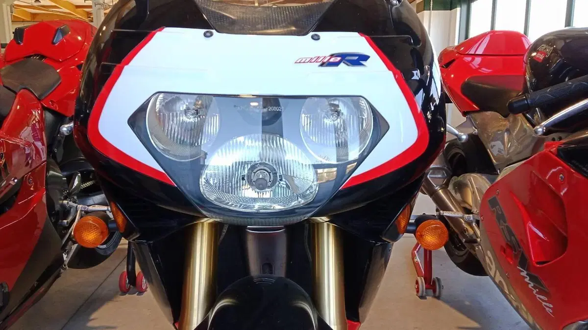 Aprilia   (2)